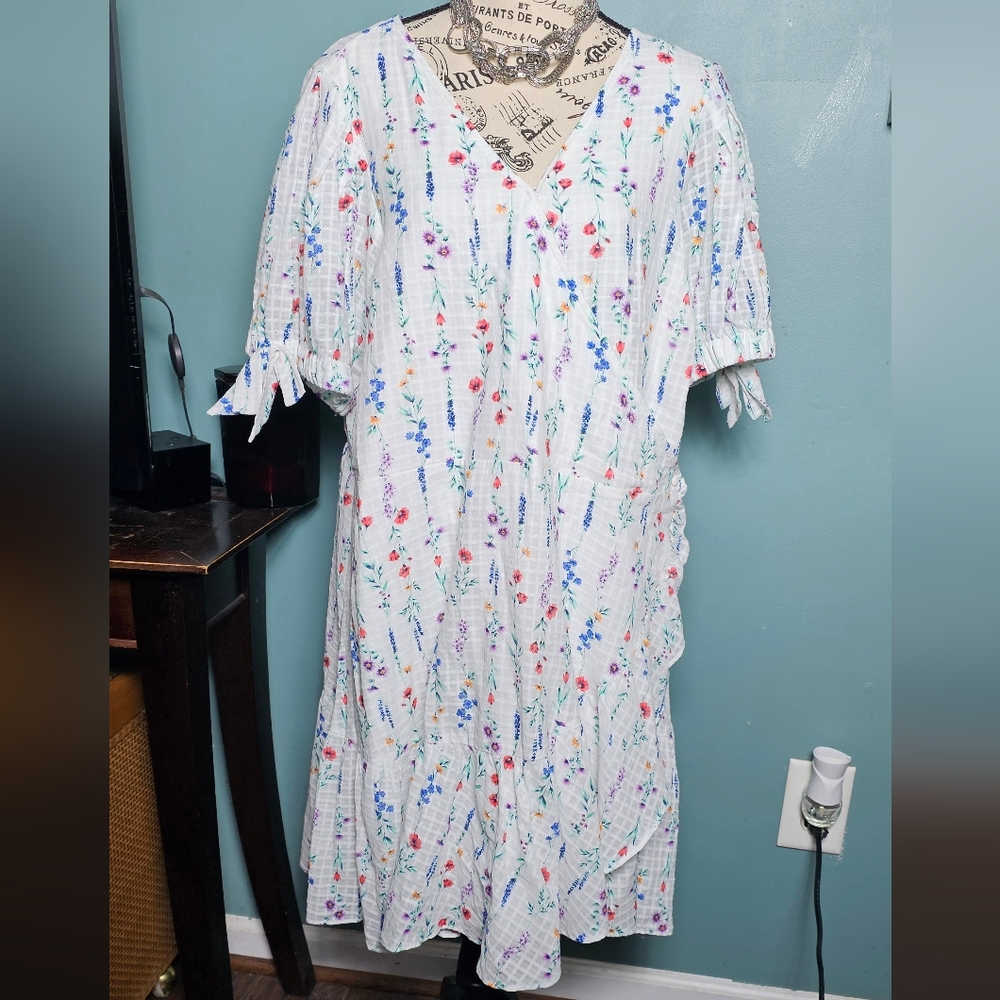 Loran Conrad NWT Women's White & Multicolored Floral Print Dress Size 1X